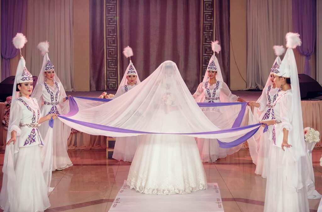 как празднуют свадьбу в казахстане